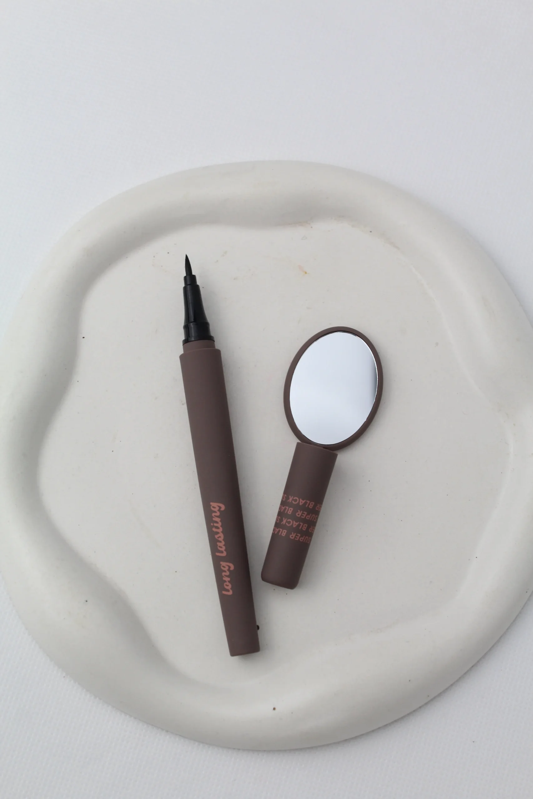 خط چشم مشکی آینه ای کیس بیوتی