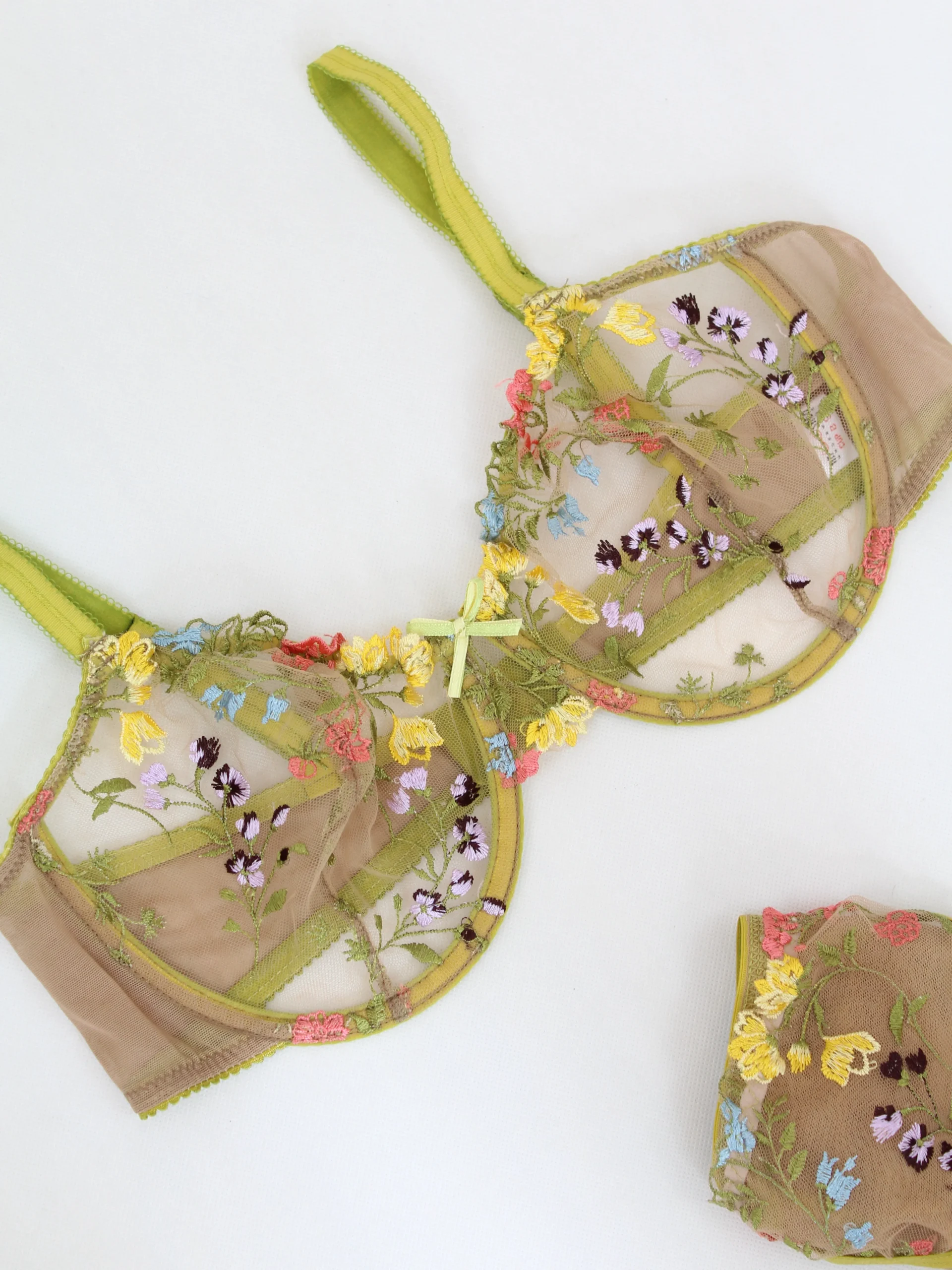 ست سوتین شورت دانتل نوشه