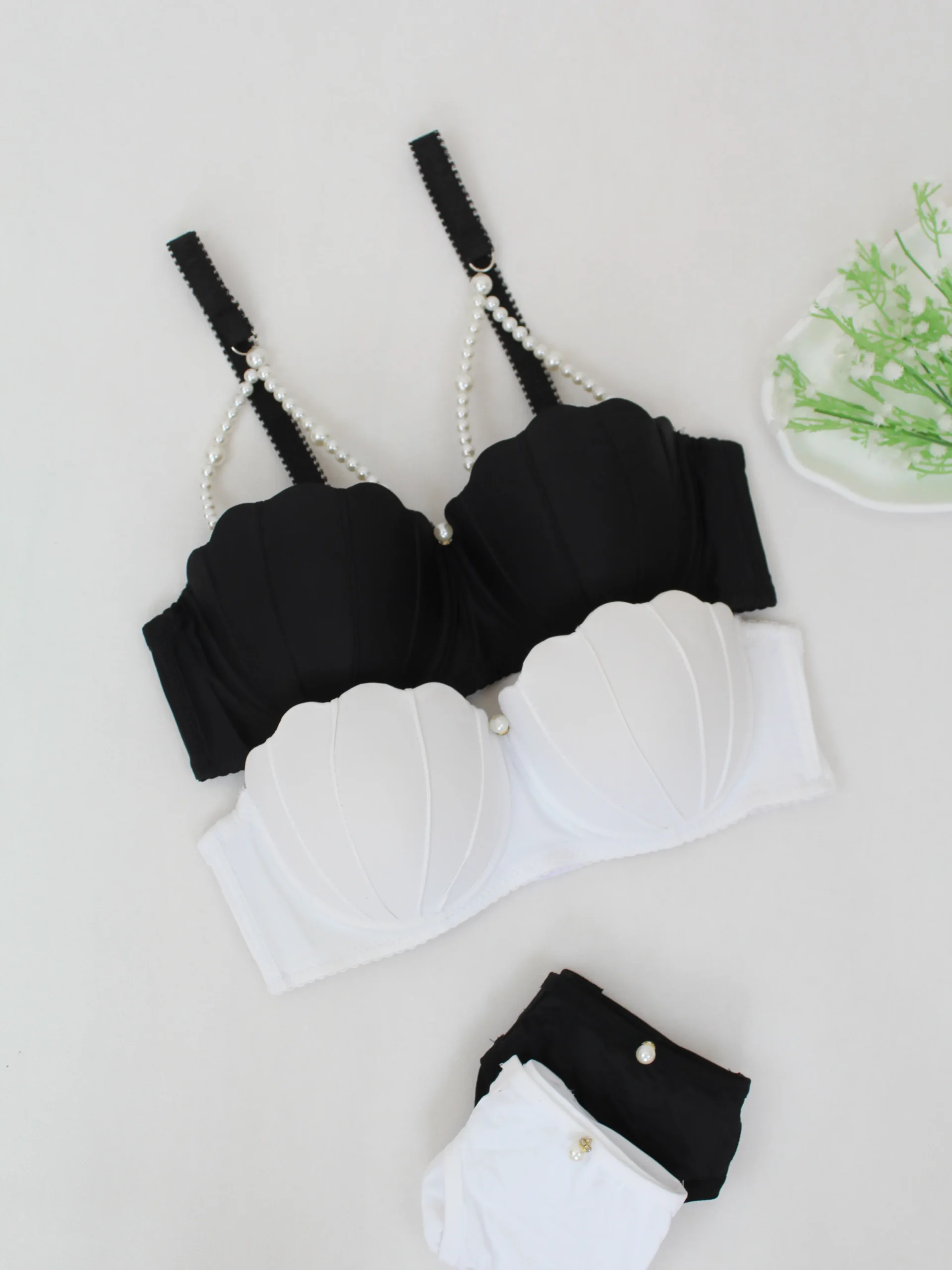 ست سوتین و شورت اسفنجی صدفی مرواریدی